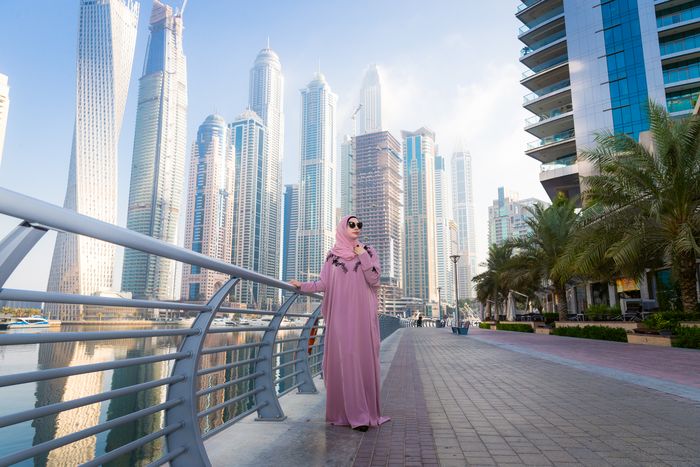 1000-and-1-abayas