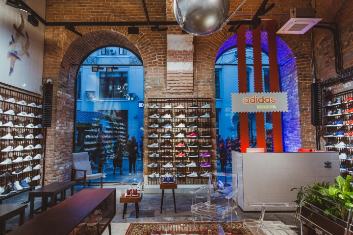 Adidas-Originals-flagship-store-Moscow-Russia.jpg