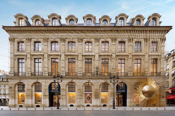 Louis-Vuitton-paris.jpg